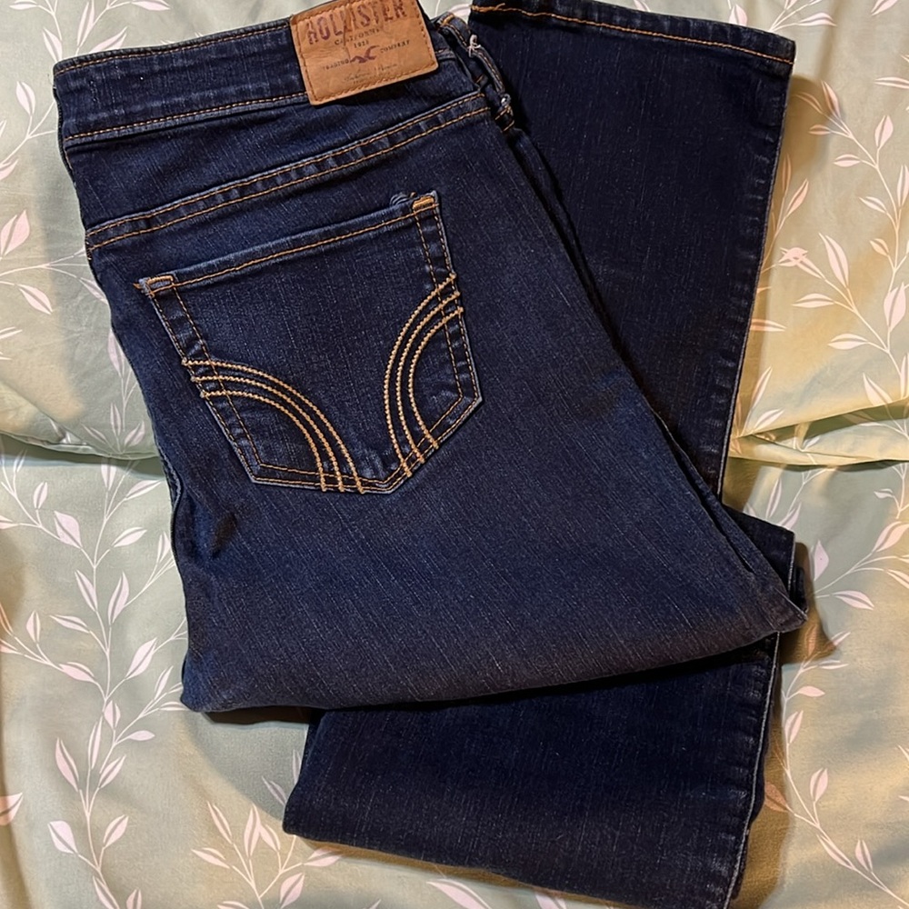 HOLLISTER jeans size 7L 28W 34L like new stretchy like a straight boot cut